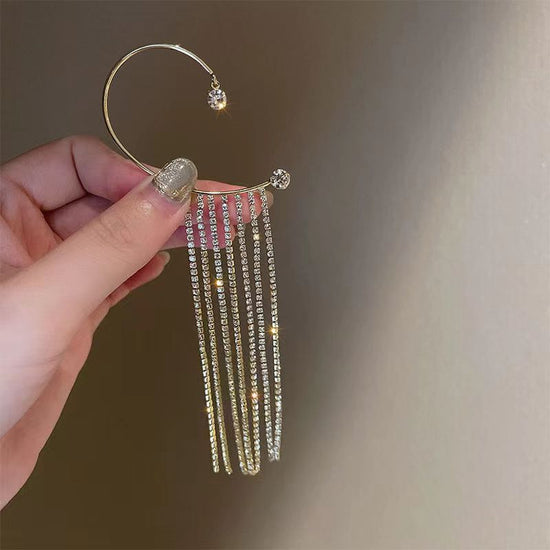 Long Chain Tassel Ear Hook Ear Clip $39.00 Dana Fashion Color: Silver Tassel Pair Women's Accessories Product information: Treatment Process: Electroplating Color: gold, silver Applicable population: Female Style: Women's Shapes: Geometry Popular elements