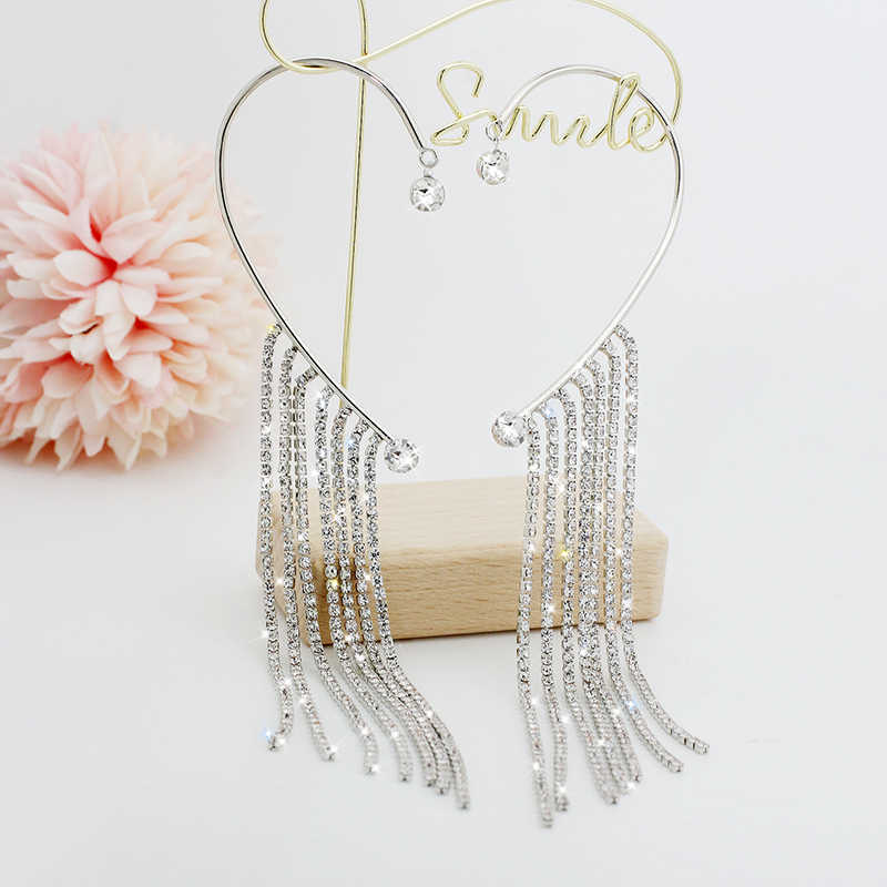 Long Chain Tassel Ear Hook Ear Clip $39.00 Dana Fashion Color: Golden Tassels Pair Women's Accessories Product information: Treatment Process: Electroplating Color: gold, silver Applicable population: Female Style: Women's Shapes: Geometry Popular element