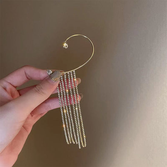 Long Chain Tassel Ear Hook Ear Clip $39.00 Dana Fashion Color: Golden Tassels Pair Women's Accessories Product information: Treatment Process: Electroplating Color: gold, silver Applicable population: Female Style: Women's Shapes: Geometry Popular element