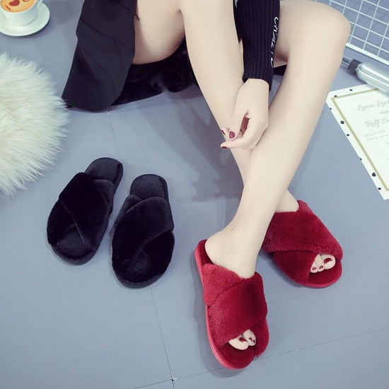 Low Heel Flat Simple Warm Comfortable Plush Slippers Home Floor Slippers $34.50 Dana Fashion Color: Black Size: 36to37 Women's shoes Product information: Pattern: solid color Inner material: artificial wool Color: white, red, black, gray, pink Heel height
