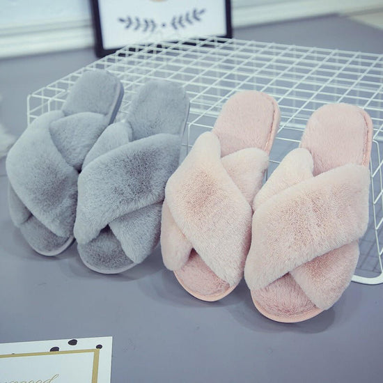 Low Heel Flat Simple Warm Comfortable Plush Slippers Home Floor Slippers $34.50 Dana Fashion Color: Black Size: 36to37 Women's shoes Product information: Pattern: solid color Inner material: artificial wool Color: white, red, black, gray, pink Heel height