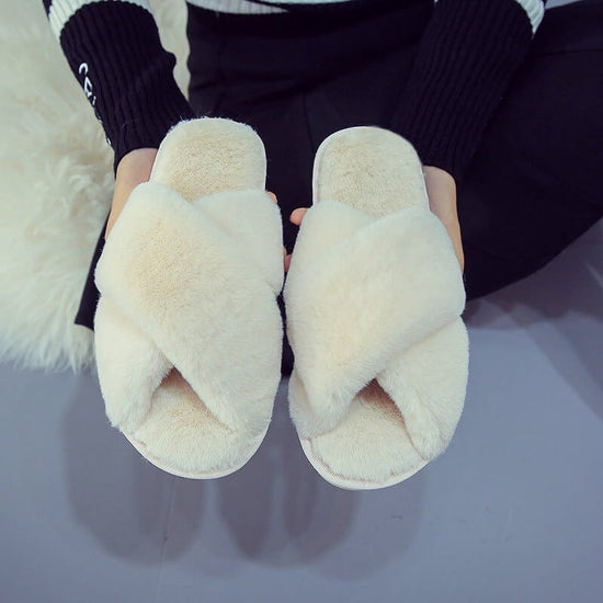 Low Heel Flat Simple Warm Comfortable Plush Slippers Home Floor Slippers $34.50 Dana Fashion Color: White Size: 36to37 Women's shoes Product information: Pattern: solid color Inner material: artificial wool Color: white, red, black, gray, pink Heel height