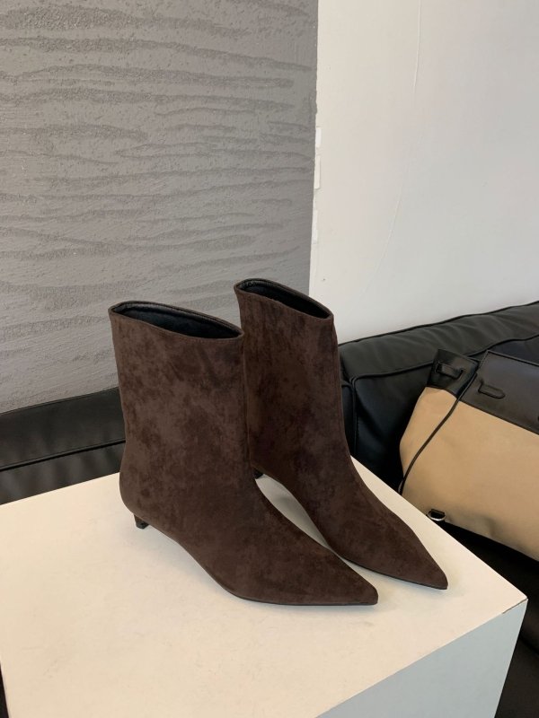 Low Heel French Retro Pointed Ankle Boots $75.25 Dana Fashion Color: Brown Size: 35 Women's shoes ข้อมูลผลิตภัณฑ์: ลวดลาย: สีพื้น วัสดุซับใน: PU สี: ดำ, น้ำตาลอ่อน, น้ำตาล ความสูงส้น: ส้นเตี้ย (1-3CM) ความยาวถุงเท้า: ท่อนล่าง รูปร่างส้น: ส้นเข็ม ขนาด: 35,
