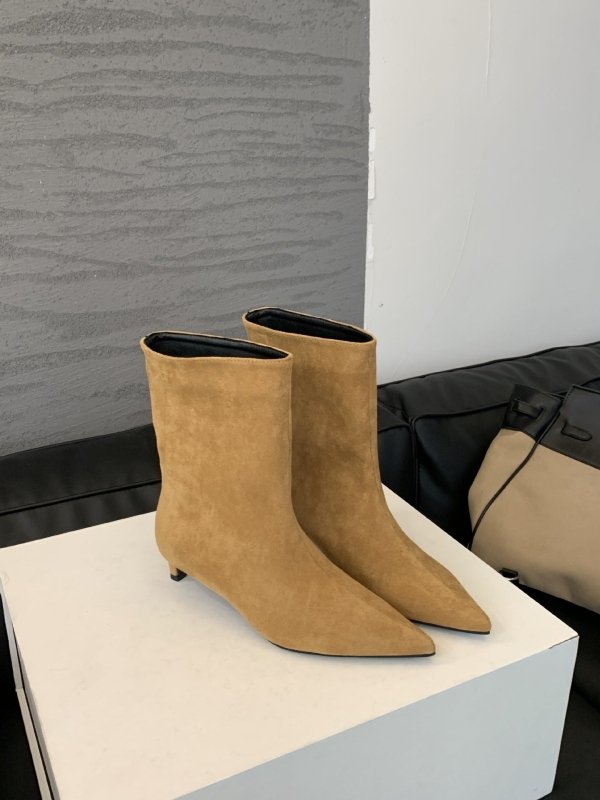 Low Heel French Retro Pointed Ankle Boots $75.25 Dana Fashion Color: Light Brown Size: 35 Women's shoes ข้อมูลผลิตภัณฑ์: ลวดลาย: สีพื้น วัสดุซับใน: PU สี: ดำ, น้ำตาลอ่อน, น้ำตาล ความสูงส้น: ส้นเตี้ย (1-3CM) ความยาวถุงเท้า: ท่อนล่าง รูปร่างส้น: ส้นเข็ม ขนา