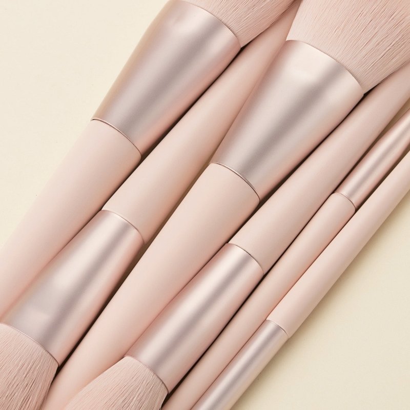 Make-up Kit Beauty Brush Girl $17.99 Dana Fashion style: 11pink ribbon powder bags makeup Product information : Number of brushes: 11 Material: artificial fiber Brush handle material: wooden handle Brush handle specification: long rod Style: 11 pink+ribbo