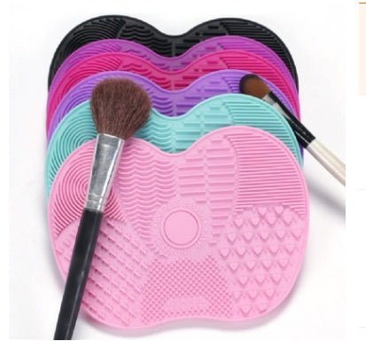Makeup brush cleaning pad $9.46 Dana Fashion Color: black makeup Item Type: Makeup Brush Quantity: 1 pcs Handle Material: Plastic Used With: Sets & Kits Model Number: Makeup Brush Cleaner Size: 15.5*12cm Brush Material: Silicone Material: Other Silicone B