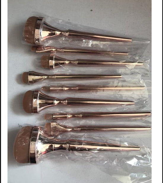 Makeup brush set $44.44 Dana Fashion Color: Gold makeup Product Category: Makeup Brush Number of brushes: 9 Brush material: nylon Brush type: opp Brush handle material: plastic Brush handle specifications: long rod Hair length specification: 3cm Total len