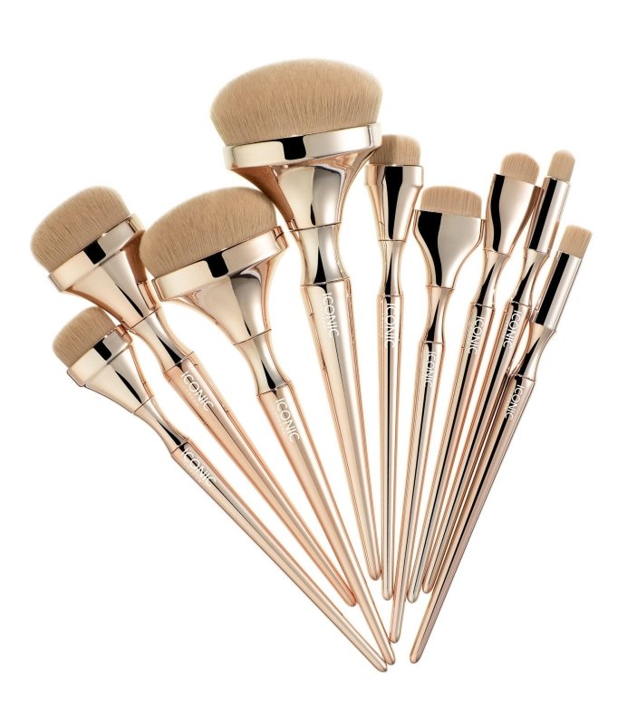 Makeup brush set $44.44 Dana Fashion Color: Gold makeup Product Category: Makeup Brush Number of brushes: 9 Brush material: nylon Brush type: opp Brush handle material: plastic Brush handle specifications: long rod Hair length specification: 3cm Total len