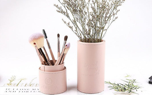 Makeup brush set $27.99 Dana Fashion Color: Black makeup Bristle material: artificial fiber Brush handle material: aluminum tube Daily makeup brush with fiber bristles. Soft and smooth Traveling out of Guangguang without any trouble is divided into two. C