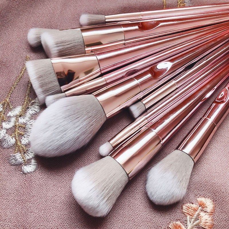Makeup brush $21.15 Dana Fashion Style: 10pcs makeup Pink clutch bag, soft and breathable, easy to carry, pink PVC rod, high gloss, durable and wear-resistant, with specular highlights. Concave-convex design, more close to the fingertips touch, easy to pi