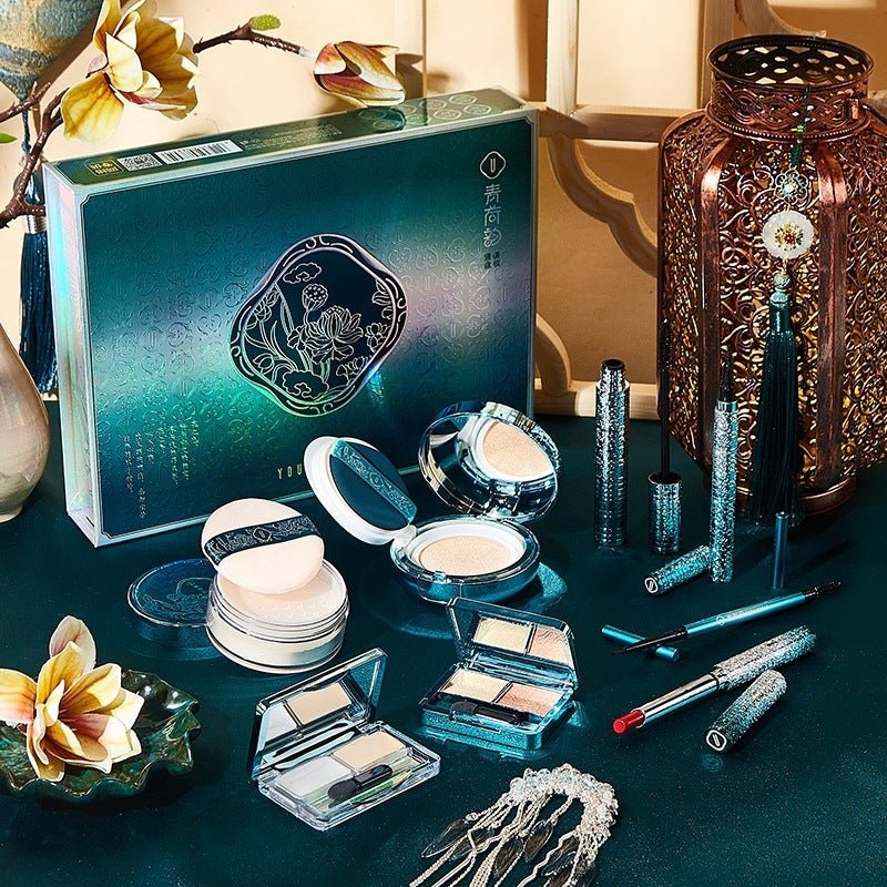Makeup Set Eight-piece Air Cushion Lipstick Set $79.00 Dana Fashion style: Beauty kit makeup Product information: Efficacy: Oil control, concealer, modification, even skin tone Specifications: Normal specifications Color: Ivory white Color Category: Yuli
