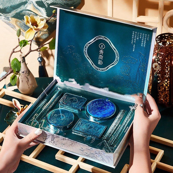 Makeup Set Eight-piece Air Cushion Lipstick Set $79.00 Dana Fashion style: Beauty kit makeup Product information: Efficacy: Oil control, concealer, modification, even skin tone Specifications: Normal specifications Color: Ivory white Color Category: Yuli