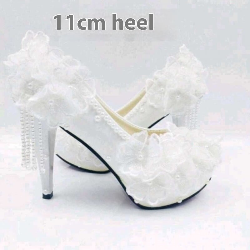 Male Lace High-heeled Shoes Korean Style, Flower Rhinestone Tassel Bride $105.50 Dana Fashion Specifications: 11cm Heel White Size: 34 Women's shoes Product information: Pattern: Flowers Color: 14cm heel White, 11cm heel White, 8cm heel White, 5cm heel Wh