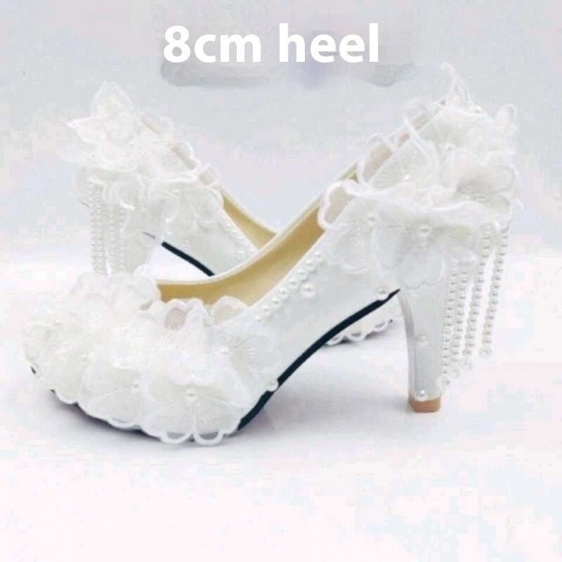 Male Lace High-heeled Shoes Korean Style, Flower Rhinestone Tassel Bride $105.50 Dana Fashion Specifications: 8cm Heel White Size: 34 Women's shoes Product information: Pattern: Flowers Color: 14cm heel White, 11cm heel White, 8cm heel White, 5cm heel Whi