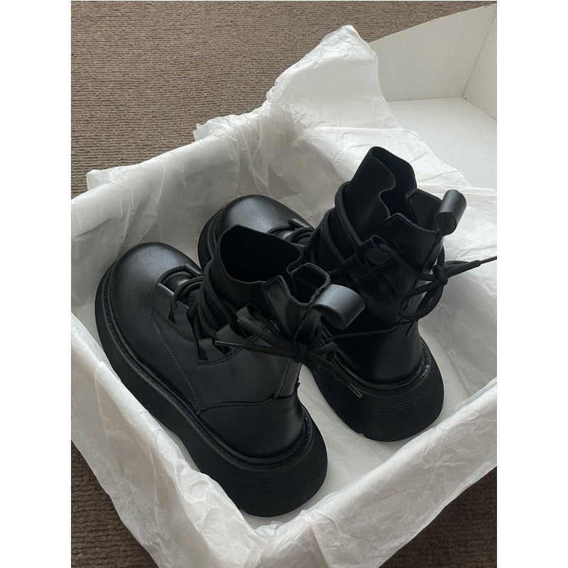 Martin Boots Women's Thick Sole Increased By Lace-up Booties $37.56 Dana Fashion Color: Black Size: 35 Women's shoes ข้อมูลผลิตภัณฑ์: สี: สีเบจ, สีดำ, สีเทา, ซับในผ้าฝ้ายสีเบจ, ซับในผ้าฝ้ายสีดำ, สีเทา รูปทรงส้น: แพลตฟอร์ม ขนาด: 35, 36, 37, 38, 39, 40 งานฝ