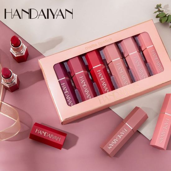 Matte Matte Lipstick Gift Box Set Non-stick Cup Lipstick Lipstick $17.50 Dana Fashion default: default makeup Details: Color: Lipstick Set Color classification: 6 color suit 6 pieces without packaging Total weight: 113g Gross weight with gift box: 142g Si