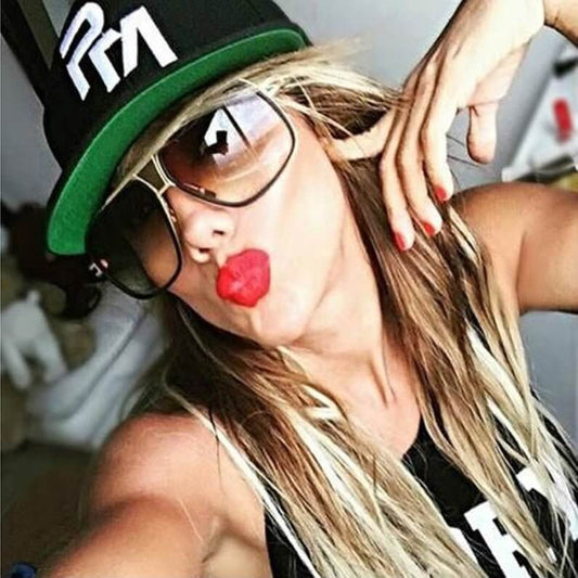 Men Women Lovers Sunglasses Glasses Sunglasses for Men And Women $46.57 Dana Fashion Color: Black Women's Accessories Overview: Men women lovers sunglasses glasses Sunglasses for men and women Specification: Polarized or not: No Material of lens: PC Style