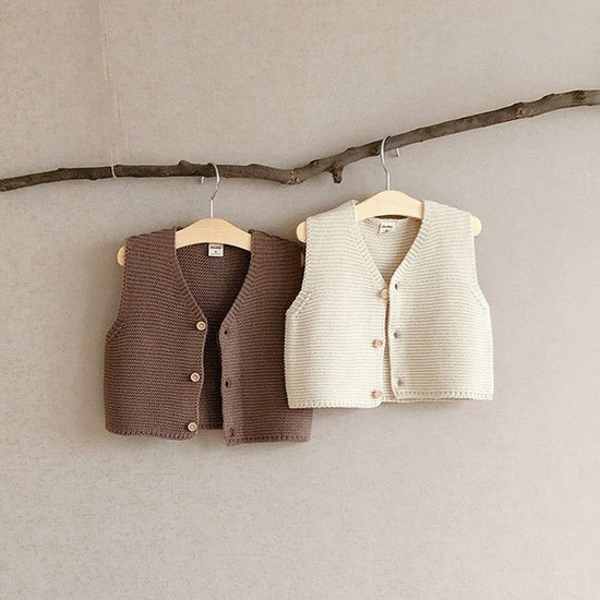 Men's And Women's Solid Color Knitted Base Vest Cardigan $24.89 Dana Fashion Color: Brown Child size: 100cm Baby Clothing Product Information: Yarn thickness: fine wool Thickness: General Sleeve length: long sleeve Closed style: single-breasted Pattern: p