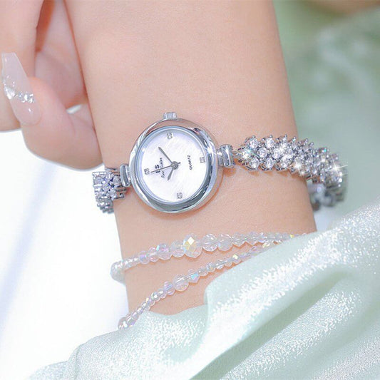 Mermaid Light Luxury Diamond Small Gold And Silver Chain Watch $41.85 Dana Fashion Color: Gold Women's Accessories Product information: Color: gold, silver Thickness: 7mm Crown type: Spiral crown Case back type: Ordinary Mirror material: mineral reinforce