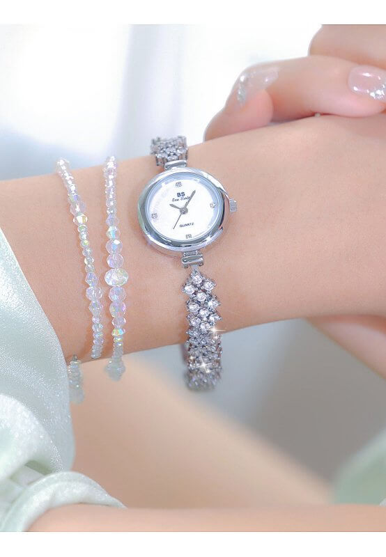 Mermaid Light Luxury Diamond Small Gold And Silver Chain Watch $41.85 Dana Fashion Color: Gold Women's Accessories Product information: Color: gold, silver Thickness: 7mm Crown type: Spiral crown Case back type: Ordinary Mirror material: mineral reinforce