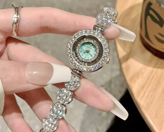 Mermaid Women's Watch Niche Fritillary Face Bracelet $99.90 Dana Fashion Color: Silver Streak Blue Noodles Women's Accessories Product information: Color: sliver stripe white noodles, sliver stripe blue noodles, sliver stripe pink noodles Thickness: 10mm