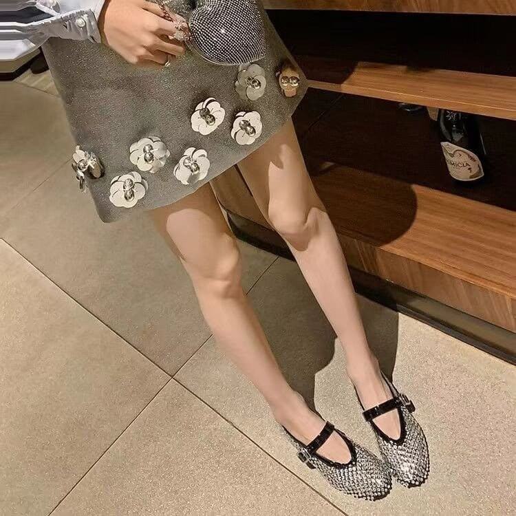 Mesh Buckle Ballet Shoes Women $49.50 Dana Fashion Color: Black Size: 35 Women's shoes Product information: Pattern: solid color Lining material: imitation leather Applicable sports: Universal Color: black, silver, white Upper height: low top Heel height: