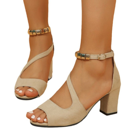 Metal Buckle Roman Chunky Heel Sandals For Women $40.84 Dana Fashion Color: Beige Size: 35 Women's shoes Product information: Lining material: PU Toe holder shape: Fish Mouth Color: creamy-white, Black Shoe Upper material: cloth cover Size: 35,36,37,38,39
