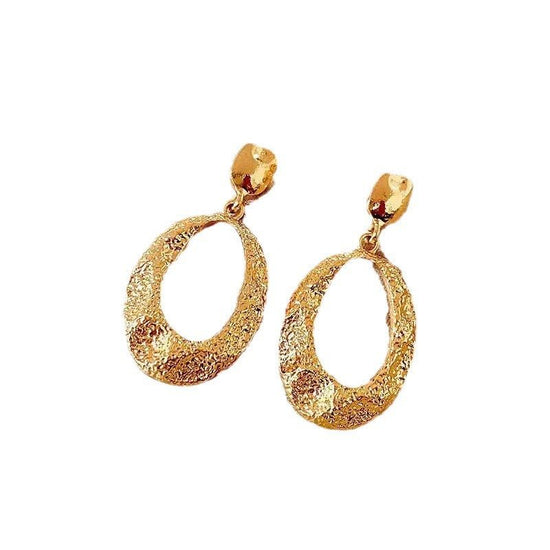 Metal Irregular Oval Geometric Vintage Earrings For Women $15.00 Dana Fashion Color: Gold Women's Accessories Product information: Treatment Process: Electroplating Color: Gold Applicable population: Female Material: Alloy Popular elements: Grid Style: pa