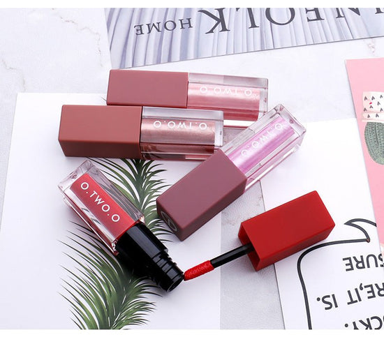 Metallic Lip Gloss Set $56.35 Dana Fashion Color: A makeup Color: Multicolor Ingredients: Minerals Skin Type: General Category: Lip Gloss, Lipstick, Lip Gloss Efficacy: modification