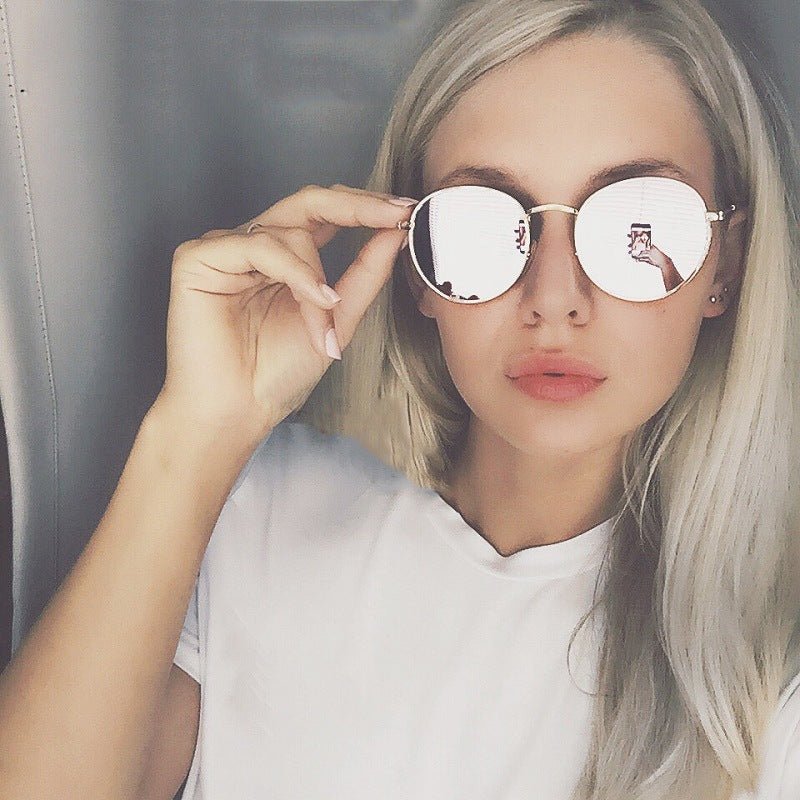 Metallic sunglasses $14.99 Dana Fashion Color: Black ash Women's Accessories Glasses structure : frame Whether polarized: No Lens material: AC Style: dazzling color Frame material: metal Anti-UV rating: UV400