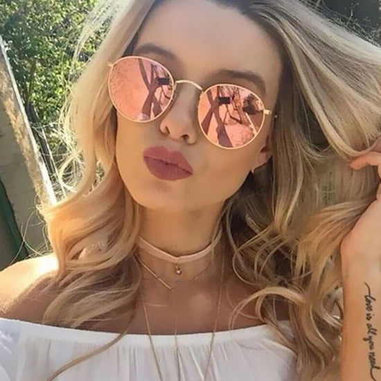 Metallic sunglasses $14.99 Dana Fashion Color: Black ash Women's Accessories Glasses structure : frame Whether polarized: No Lens material: AC Style: dazzling color Frame material: metal Anti-UV rating: UV400