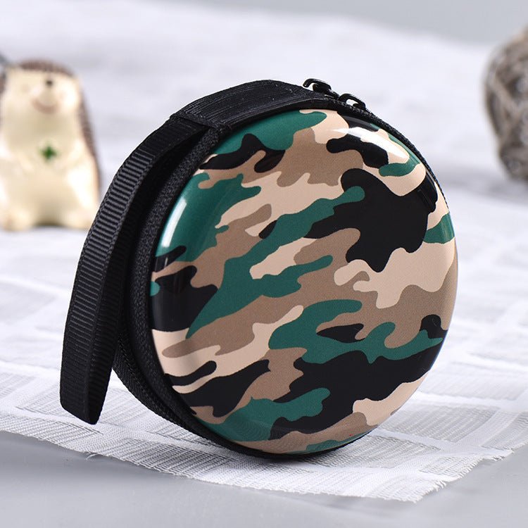 Military Fans Outdoor Portable Small Wallet $7.37 Dana Fashion Color: Camouflage 4 Women's Bags Product information: Pattern: cartoon animation Lining texture: Plant lining Color: Camouflage 2, camouflage 3, camouflage 4, camouflage 5 Function: Storage Ma