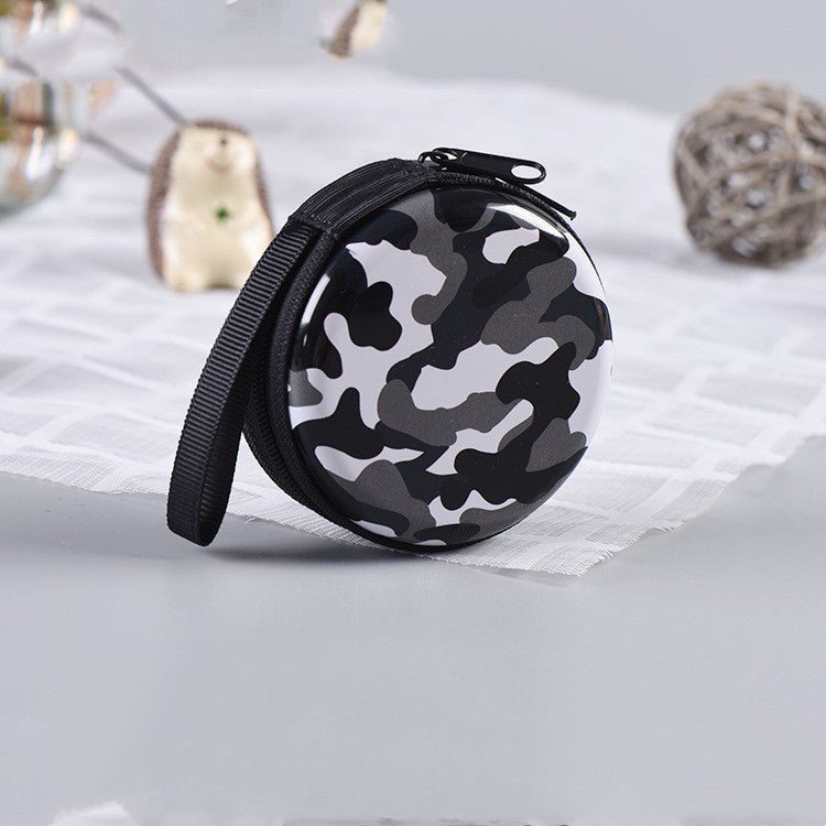 Military Fans Outdoor Portable Small Wallet $7.37 Dana Fashion Color: Camouflage 3 Women's Bags Product information: Pattern: cartoon animation Lining texture: Plant lining Color: Camouflage 2, camouflage 3, camouflage 4, camouflage 5 Function: Storage Ma