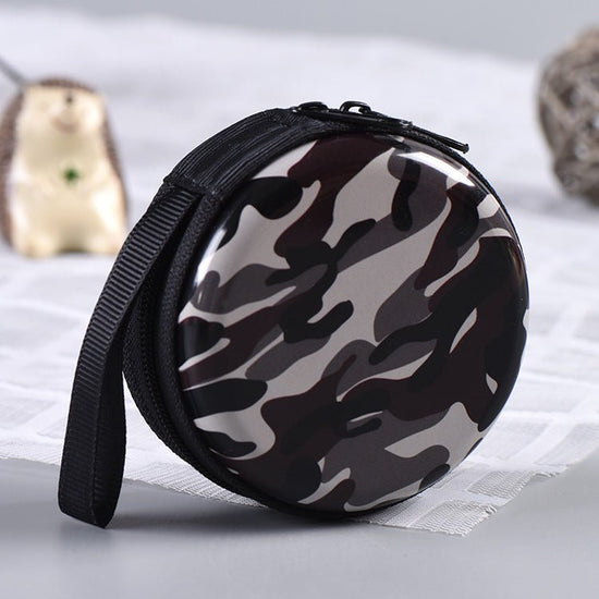 Military Fans Outdoor Portable Small Wallet $7.37 Dana Fashion Color: Camouflage 2 Women's Bags Product information: Pattern: cartoon animation Lining texture: Plant lining Color: Camouflage 2, camouflage 3, camouflage 4, camouflage 5 Function: Storage Ma