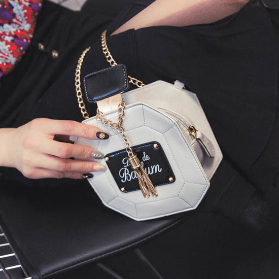 Mini Chain Crossbody Bag $49.00 Dana Fashion Color: Black Women's Bags P roduct information: Style: Women's shoulder bag Fabric texture: PU Lining texture: no lining Bag shape: round Trendy luggage styles: other Opening method: zipper Popular elements: pr