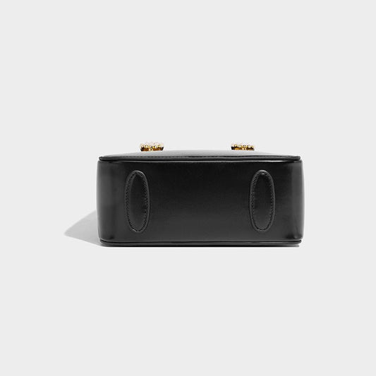 Mini Small Square Bag Metal Handbag Shoulder Crossbody Female Student $85.00 Dana Fashion Color: Black Size: 19X8X22CM Women's Bags Product information: Lining texture: Polyester Applicable scenarios: Daily configuration Color: Black, caramel Outer bag ty