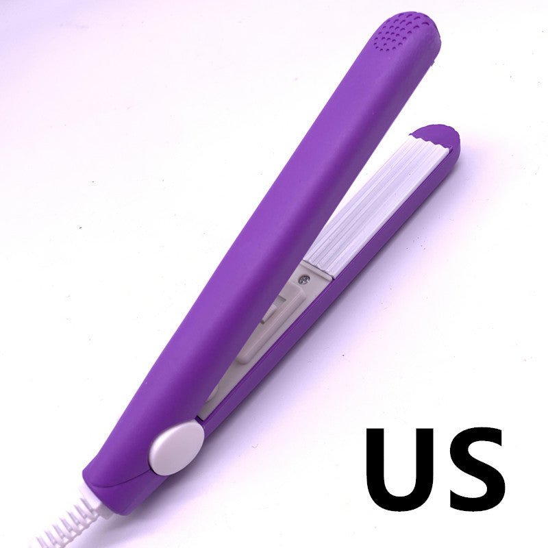 Mini splint hair straightener $15.00 Dana Fashion Color: Purple Model: US Beauty Tools Product Name： Mini splint hair straightener with constant temperature 180 ℃, rapid temperature rise in 30 seconds, 3D floating technology Commodity material： Aluminum P
