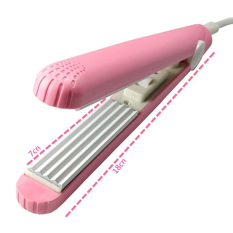 Mini splint hair straightener $15.00 Dana Fashion Color: Blue Model: EU Beauty Tools Product Name： Mini splint hair straightener with constant temperature 180 ℃, rapid temperature rise in 30 seconds, 3D floating technology Commodity material： Aluminum Pro