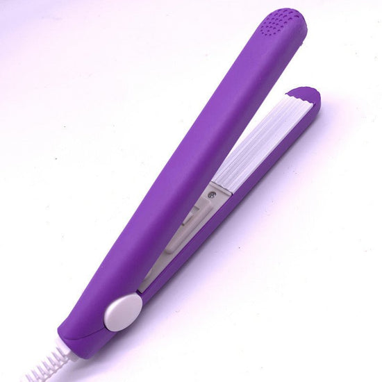 Mini splint hair straightener $15.00 Dana Fashion Color: Purple Model: EU Beauty Tools Product Name： Mini splint hair straightener with constant temperature 180 ℃, rapid temperature rise in 30 seconds, 3D floating technology Commodity material： Aluminum P