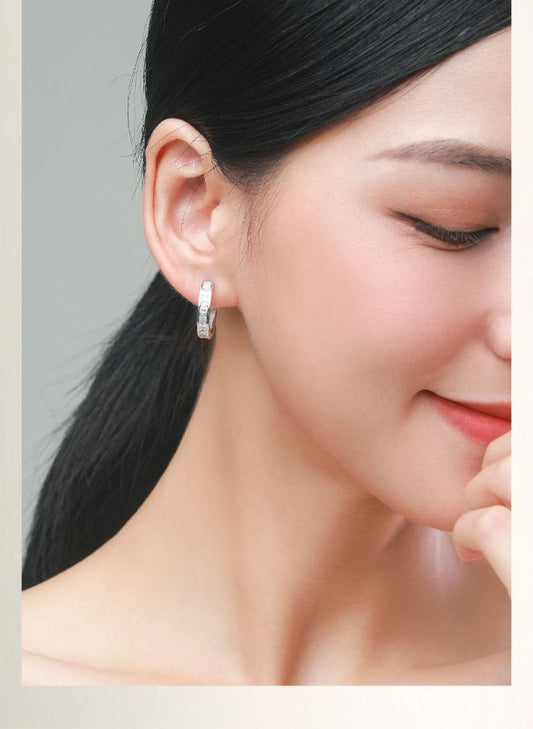 Moissanite Ear Clip Light Luxury Hoop Earrings $20.00 Dana Fashion Color: Gold Women's Accessories Product information: Material: natural zircon Color classification: silver ear ring pairs of yellow gold ear ring pairs of rose gold ear ring pairs Packing