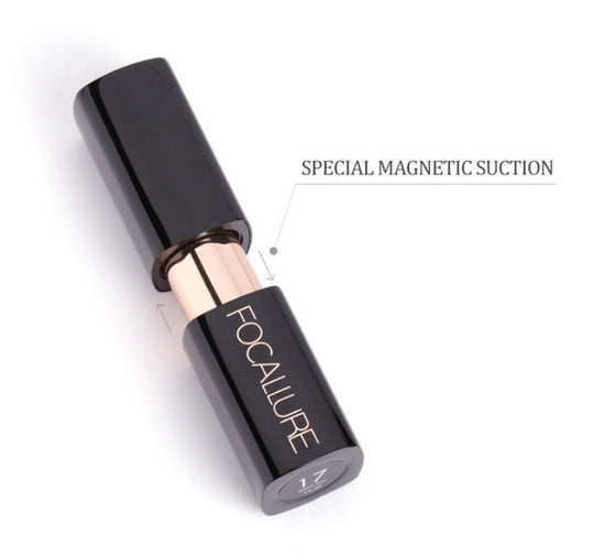 Moisturizing lipstick $89.00 Dana Fashion Color: Number 1 makeup One price Color： 20 colors Efficacy: moisturizing