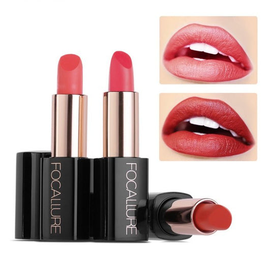 Moisturizing lipstick $89.00 Dana Fashion Color: Number 1 makeup One price Color： 20 colors Efficacy: moisturizing