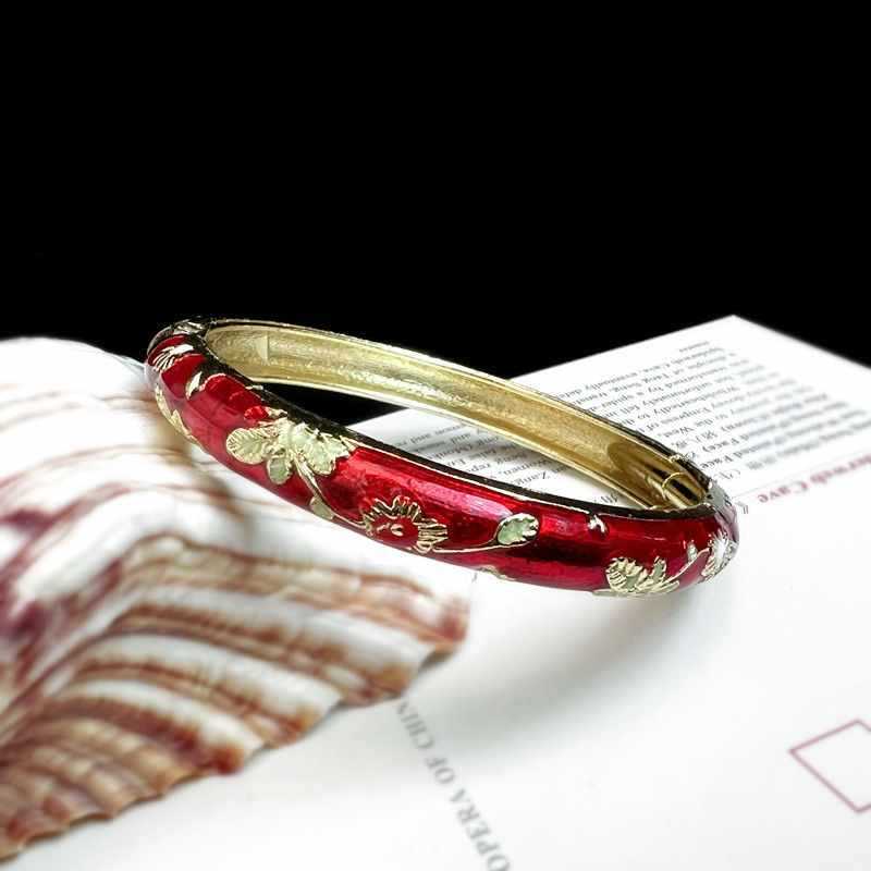 Museum Enamel Fine Floral Bracelet $25.01 Dana Fashion Color: Deep Red Women's Accessories Product information: Style classification: Fresh and sweet Processing technology: manual Color: Red Small Flower Bracelet Material: Alloy Packing list: Bracelet * 1