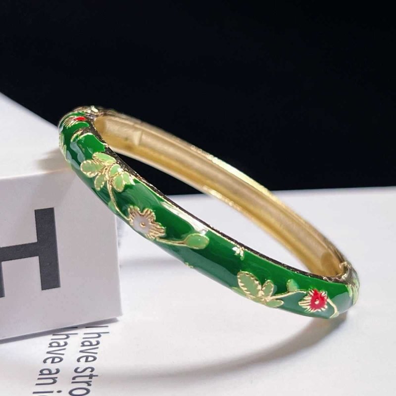 Museum Enamel Fine Floral Bracelet $25.01 Dana Fashion Color: Emerald Green Women's Accessories Product information: Style classification: Fresh and sweet Processing technology: manual Color: Red Small Flower Bracelet Material: Alloy Packing list: Bracele