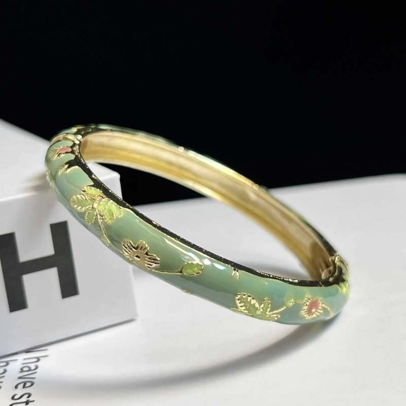 Museum Enamel Fine Floral Bracelet $25.01 Dana Fashion Color: Gray And Blue Women's Accessories Product information: Style classification: Fresh and sweet Processing technology: manual Color: Red Small Flower Bracelet Material: Alloy Packing list: Bracele