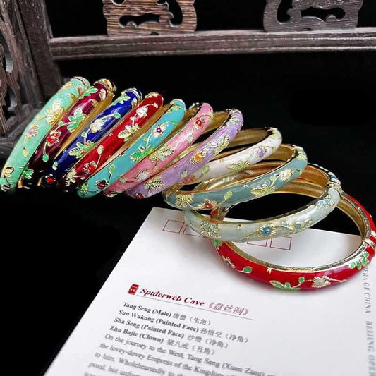 Museum Enamel Fine Floral Bracelet $25.01 Dana Fashion Color: Beige Women's Accessories Product information: Style classification: Fresh and sweet Processing technology: manual Color: Red Small Flower Bracelet Material: Alloy Packing list: Bracelet * 1pc