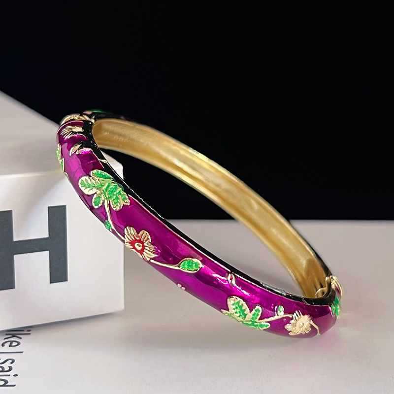 Museum Enamel Fine Floral Bracelet $25.01 Dana Fashion Color: Deep Purple Women's Accessories Product information: Style classification: Fresh and sweet Processing technology: manual Color: Red Small Flower Bracelet Material: Alloy Packing list: Bracelet