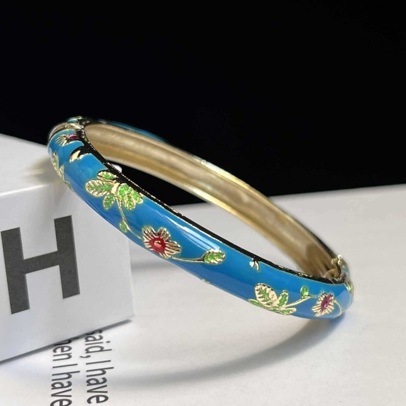 Museum Enamel Fine Floral Bracelet $25.01 Dana Fashion Color: Solid Blue Women's Accessories Product information: Style classification: Fresh and sweet Processing technology: manual Color: Red Small Flower Bracelet Material: Alloy Packing list: Bracelet *