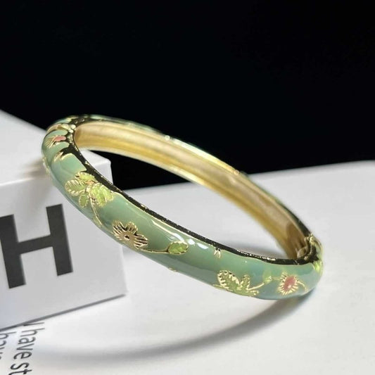 Museum Enamel Fine Floral Bracelet $25.01 Dana Fashion Color: Beige Women's Accessories Product information: Style classification: Fresh and sweet Processing technology: manual Color: Red Small Flower Bracelet Material: Alloy Packing list: Bracelet * 1pc