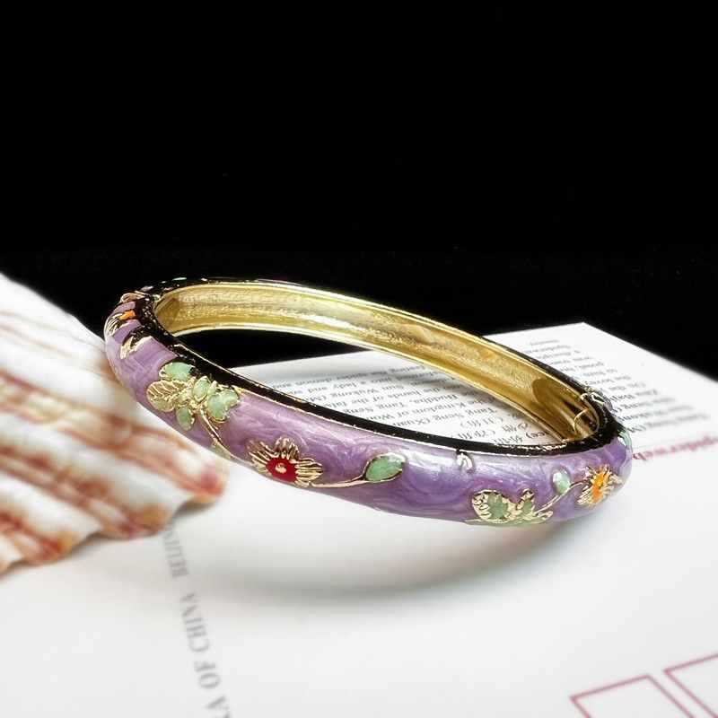 Museum Enamel Fine Floral Bracelet $25.01 Dana Fashion Color: Light Purple Women's Accessories Product information: Style classification: Fresh and sweet Processing technology: manual Color: Red Small Flower Bracelet Material: Alloy Packing list: Bracelet
